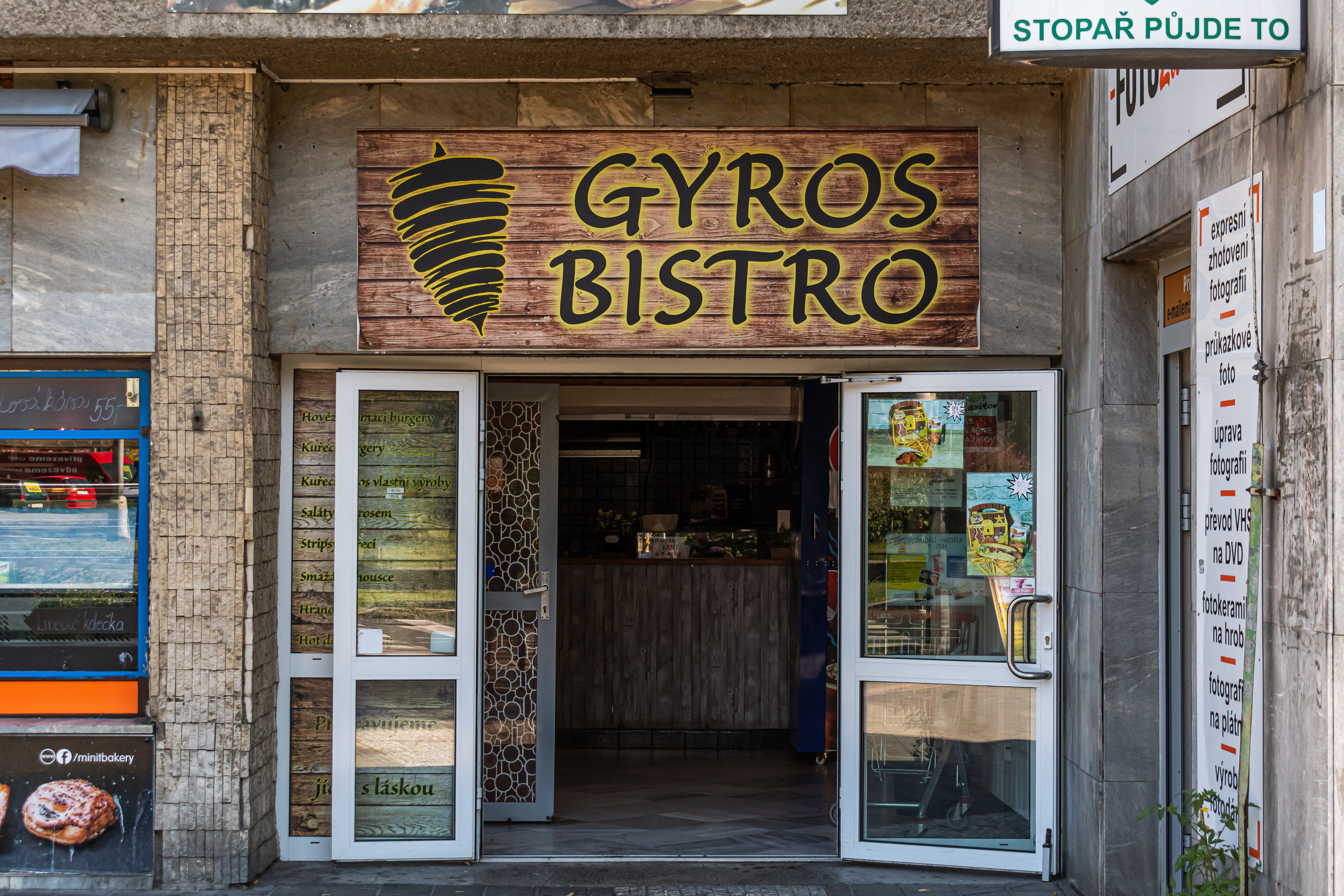 Vstup do Prckova ráje přes Gyros Bistro